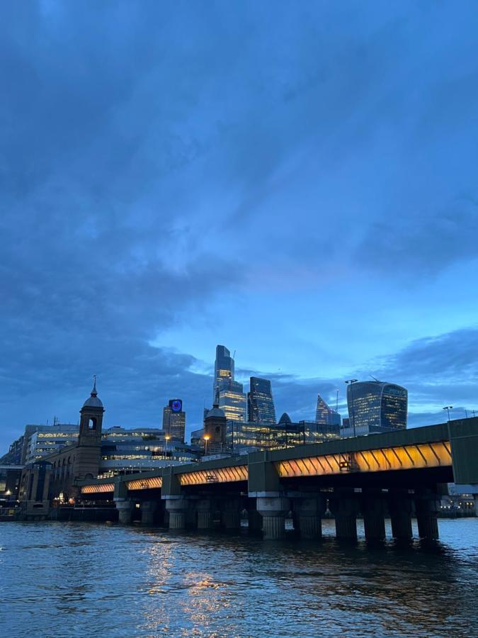 Big Ben, 10 Mins To Bridge, 5 Min Croydon, 30 Min Airport Londen
